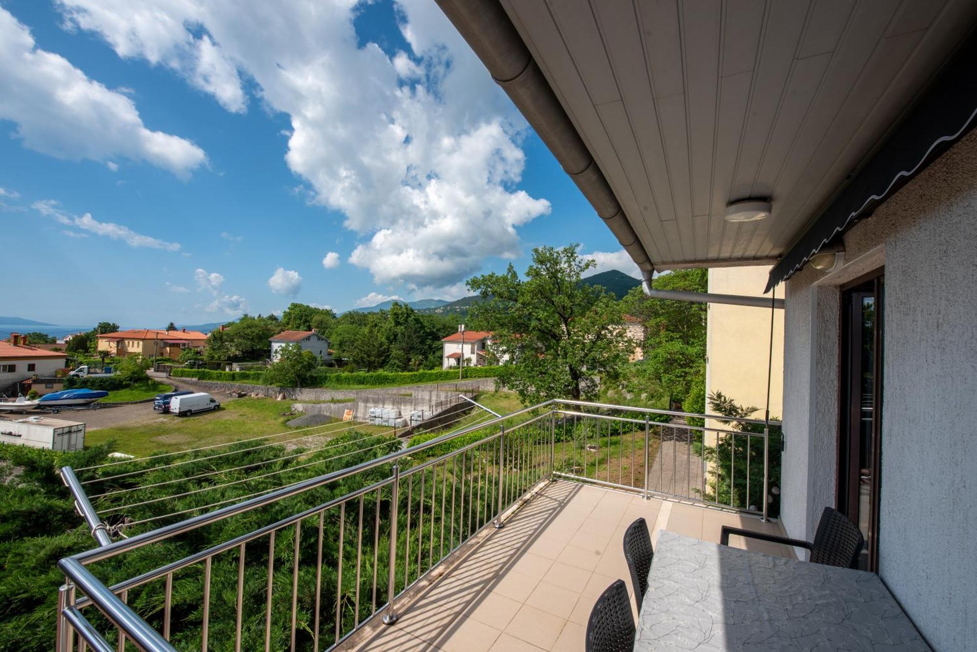 Apartments Dorijan With Pool Matulji Exteriör bild