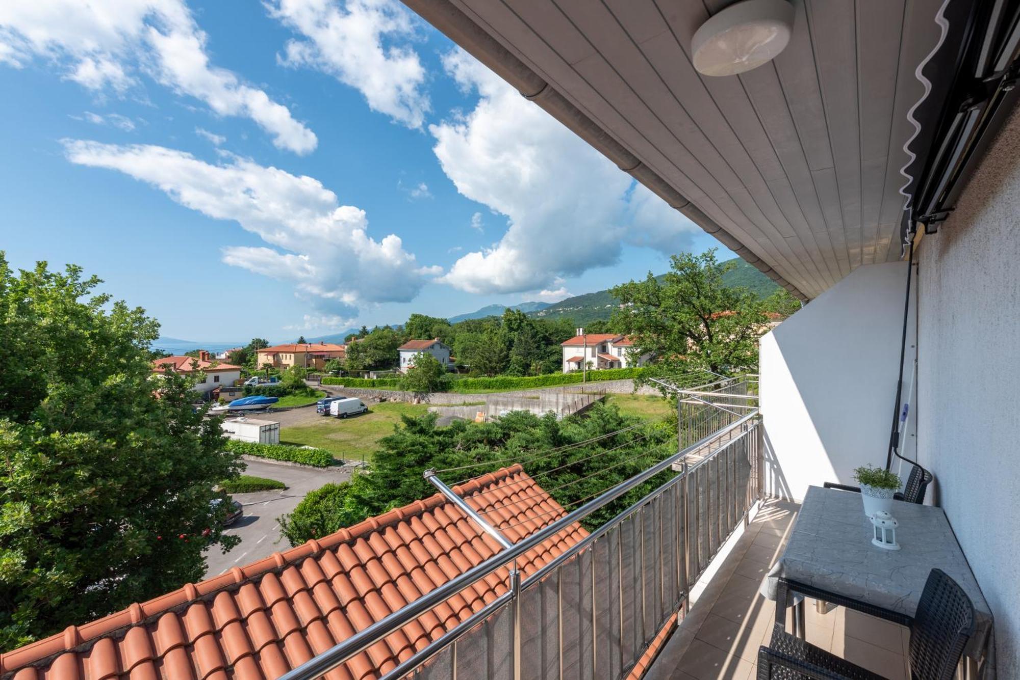 Apartments Dorijan With Pool Matulji Rum bild